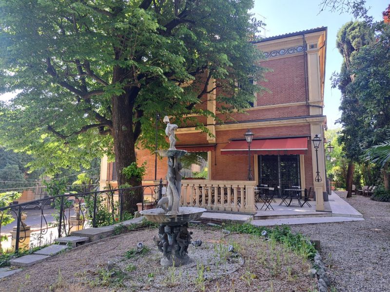 ALCE Bologna - Außenansicht vom Garten